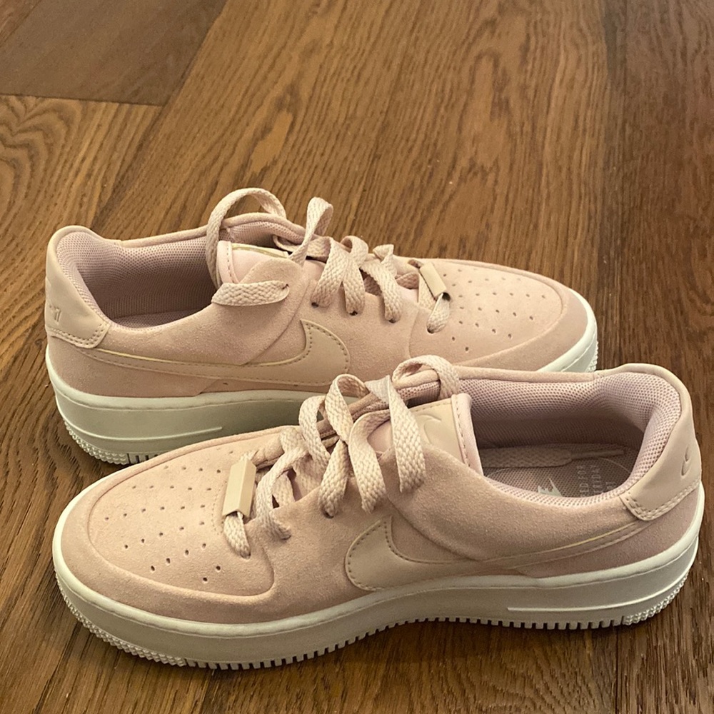 Nike Airforce 1 - platform pink nude suede